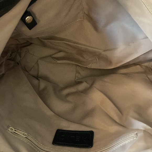 Relic Handbag - Picture 8 of 11